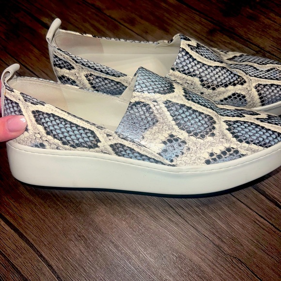 Vince Leather Slip On Platform Sneakers Size US 7.5 Saxon Blue Snake NEVER WORN - Picture 2 of 5